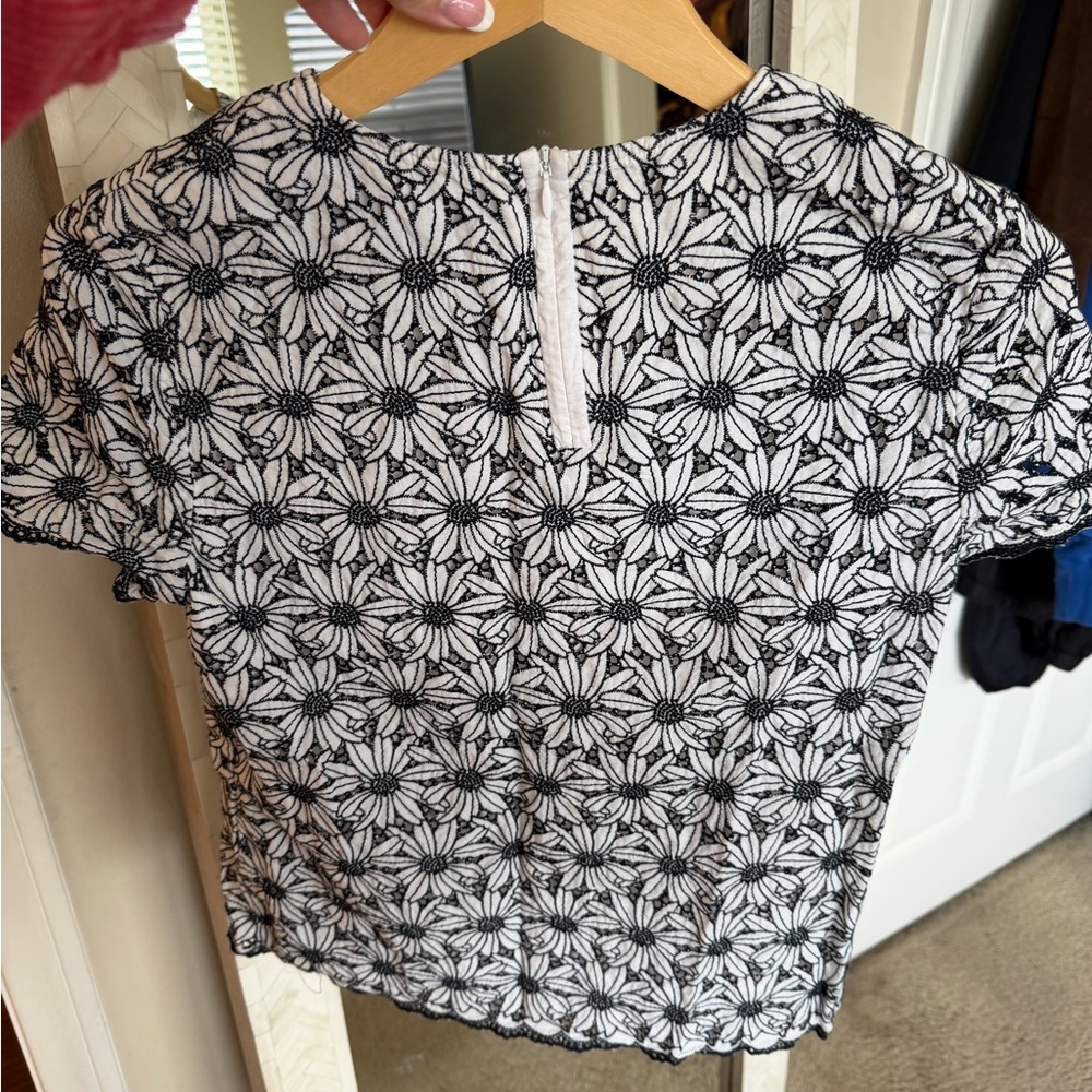 J. McLaughlin Black and White Floral Blouse 100% Cotton - Picture 4 of 6